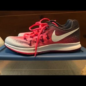 NIKE sneakers size 8.5 never been worn